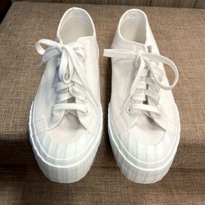 Superga white canvas sneaker size 39 (8.5 US)
